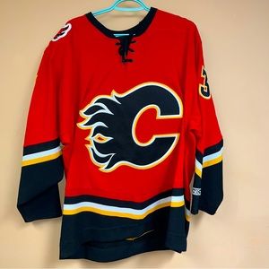 CCM dion Phaneuf Calgary flames jersey. Adult large